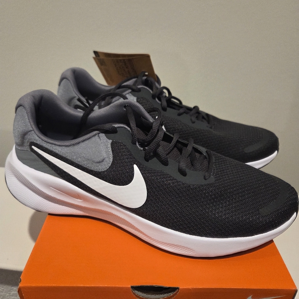 Nike Revolution 7 Blk/wht/gry Running Athletic Shoes Sz 11.5 - Picture 4 of 5